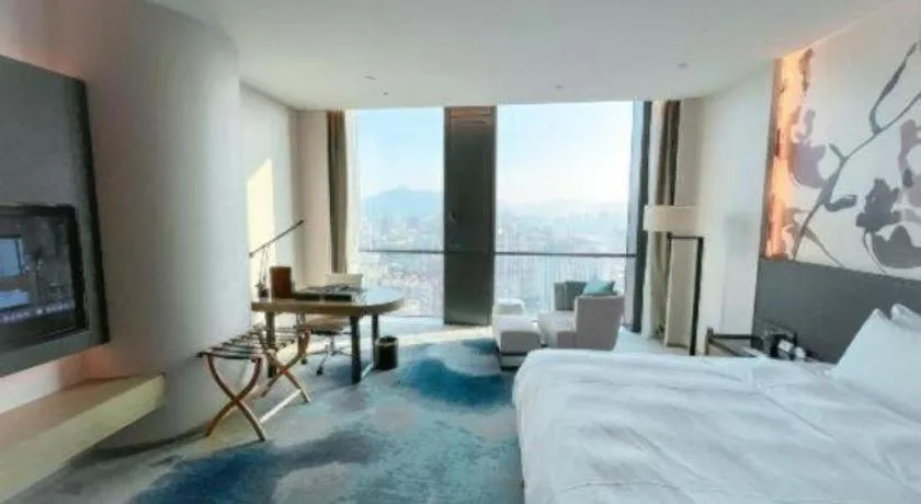 Bed in LONGYAN JINGHUA FLIPORT HOTEL