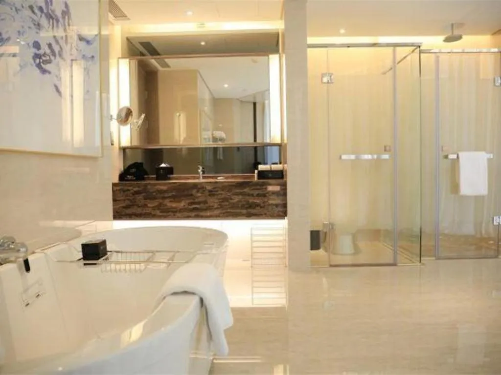 LONGYAN JINGHUA FLIPORT HOTEL