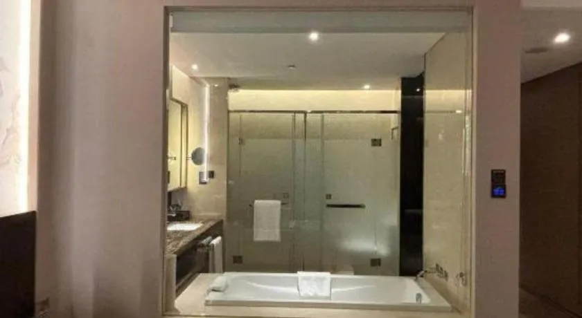 LONGYAN JINGHUA FLIPORT HOTEL