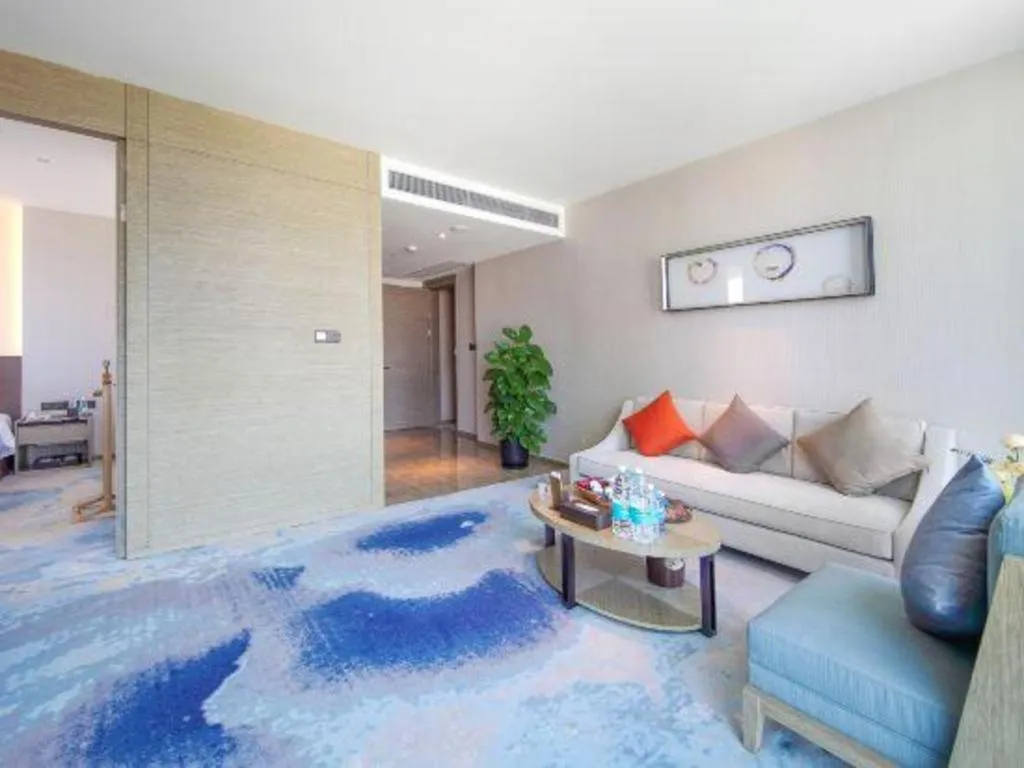 LONGYAN JINGHUA FLIPORT HOTEL