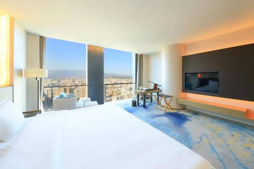 Bed in LONGYAN JINGHUA FLIPORT HOTEL