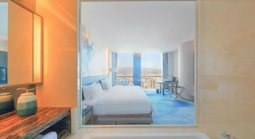 Bed in LONGYAN JINGHUA FLIPORT HOTEL