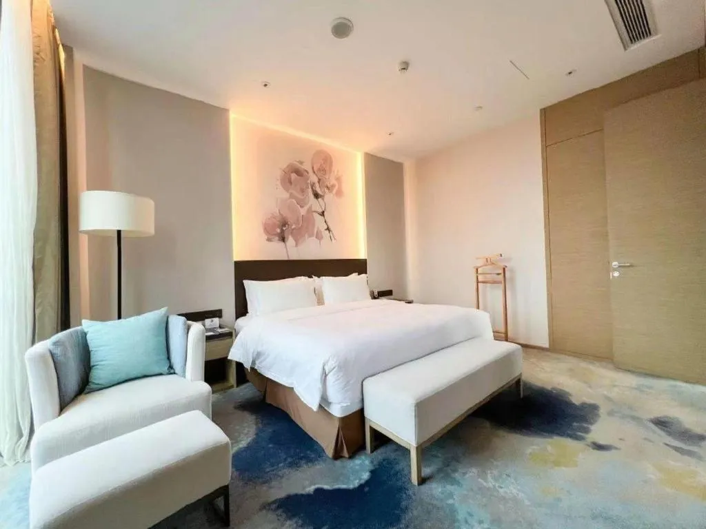 Bed in LONGYAN JINGHUA FLIPORT HOTEL