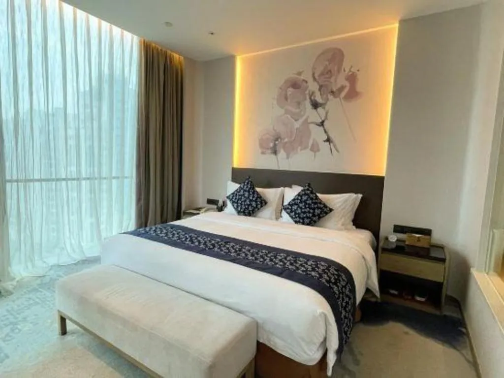 Bed in LONGYAN JINGHUA FLIPORT HOTEL