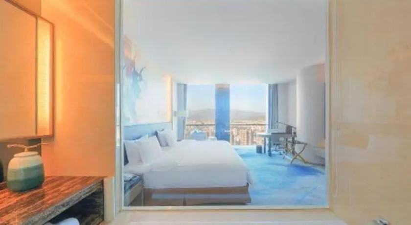 Bed in LONGYAN JINGHUA FLIPORT HOTEL