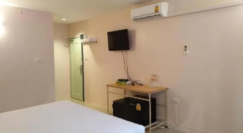 Bed in BIRD ROOM HOTEL - PRATUNAM