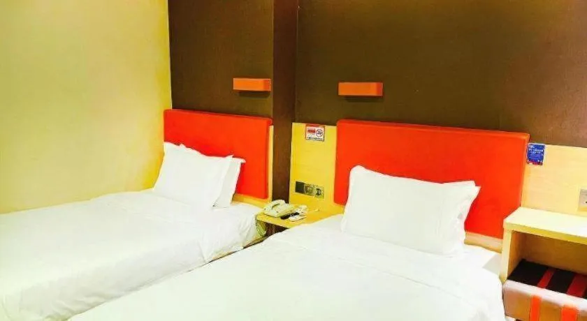 Bed in 7Days Premium Beijing Xidan Lingjing Hutong Metro Station Branch