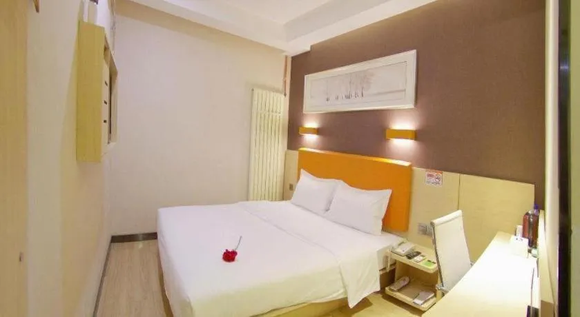 Bed in 7Days Premium Beijing Xidan Lingjing Hutong Metro Station Branch