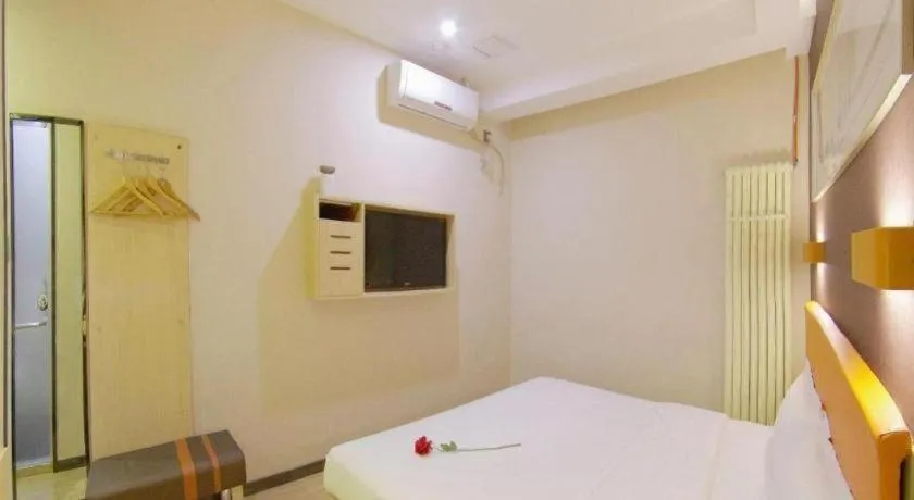 Bed in 7Days Premium Beijing Xidan Lingjing Hutong Metro Station Branch