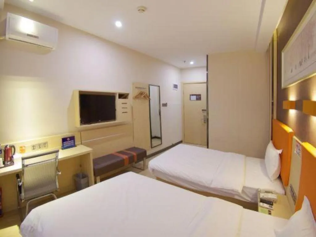 Bed in 7Days Premium Beijing Xidan Lingjing Hutong Metro Station Branch