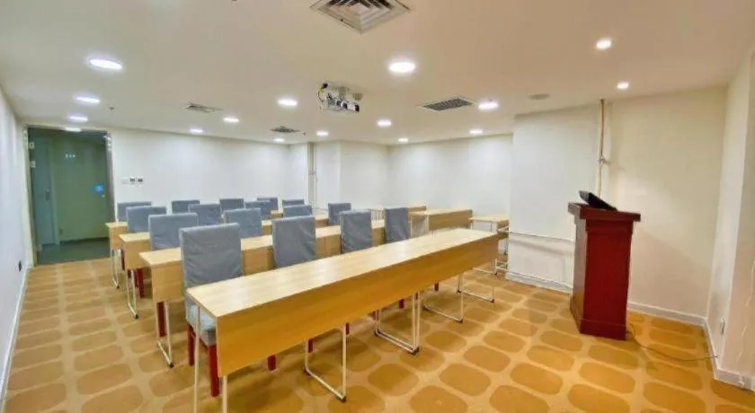 Hanting Hotel Harbin Railway Station Square