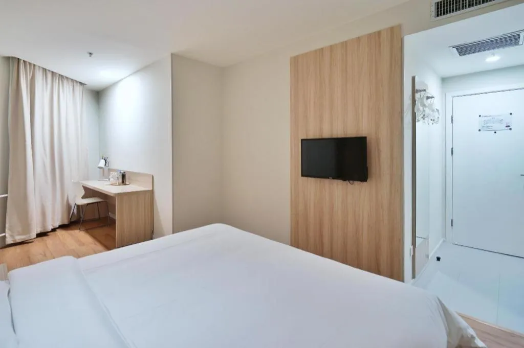 Hanting Hotel Harbin Railway Station Square