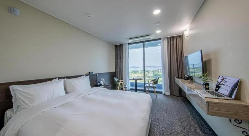 Bed in Riviera Incheon Airport Hotel