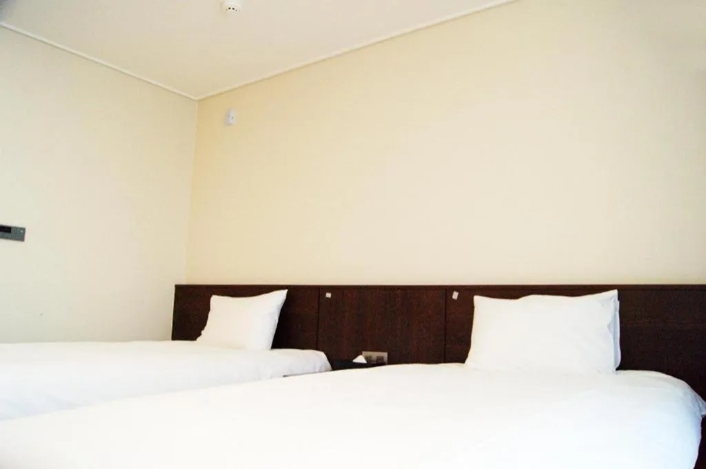 Bed in Riviera Incheon Airport Hotel