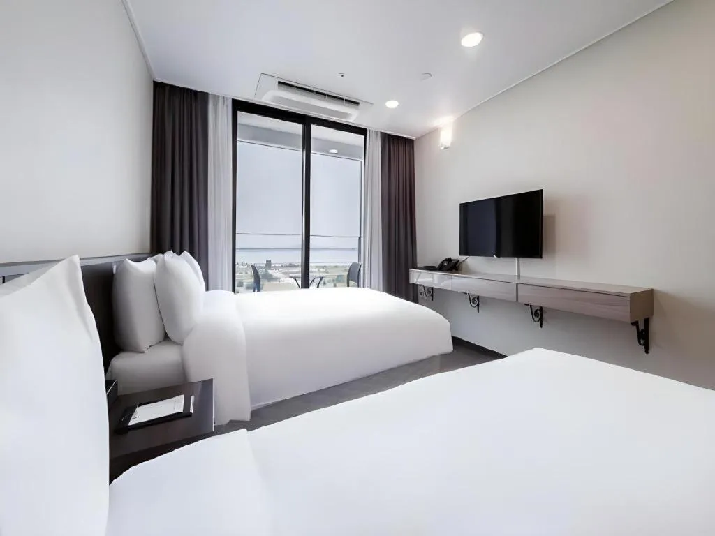 Bed in Riviera Incheon Airport Hotel