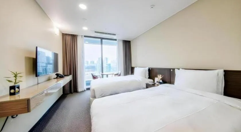 Bed in Riviera Incheon Airport Hotel