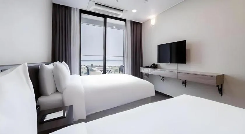 Bed in Riviera Incheon Airport Hotel