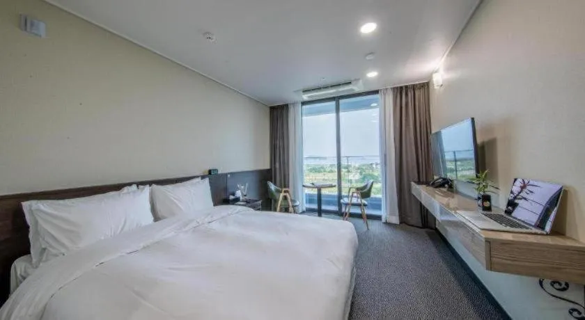 Bed in Riviera Incheon Airport Hotel