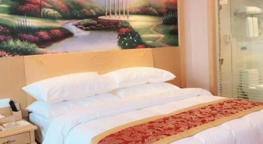 Bed in Vienna Hotel Guangdong Qingyuan Wanda Plaza Xincheng Beijiang