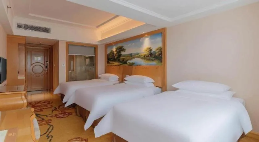 Bed in Vienna Hotel Guangdong Qingyuan Wanda Plaza Xincheng Beijiang