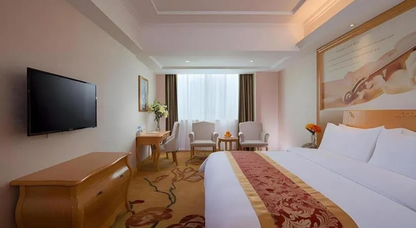 Bed in Vienna Hotel Guangdong Qingyuan Wanda Plaza Xincheng Beijiang