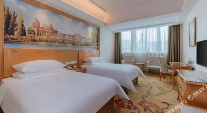 Bed in Vienna Hotel Guangdong Qingyuan Wanda Plaza Xincheng Beijiang