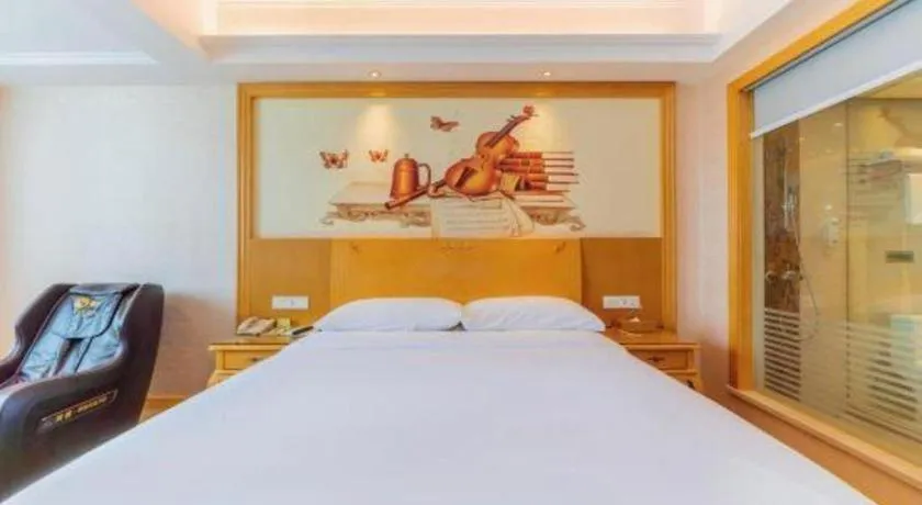 Bed in Vienna Hotel Guangdong Qingyuan Wanda Plaza Xincheng Beijiang