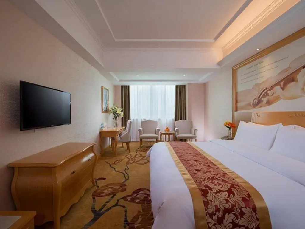 Bed in Vienna Hotel Guangdong Qingyuan Wanda Plaza Xincheng Beijiang