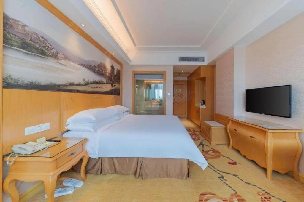 Bed in Vienna Hotel Guangdong Qingyuan Wanda Plaza Xincheng Beijiang