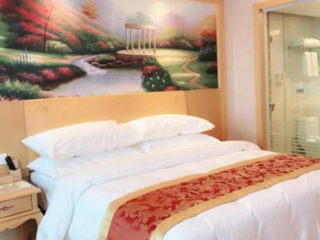 Bed in Vienna Hotel Guangdong Qingyuan Wanda Plaza Xincheng Beijiang