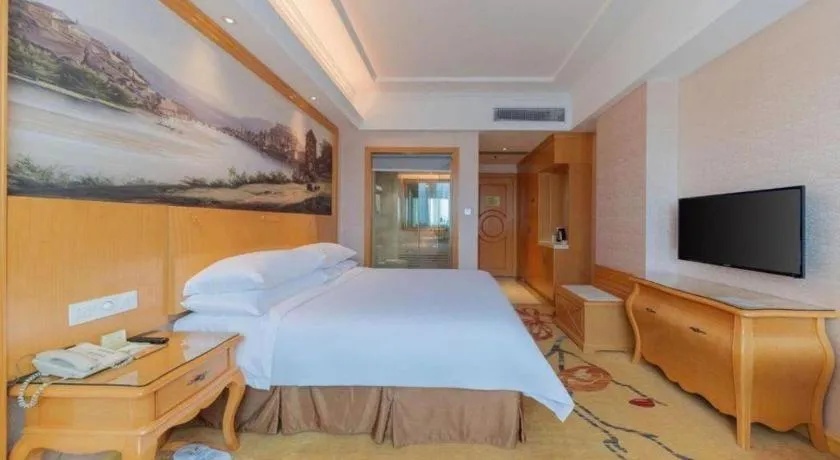 Bed in Vienna Hotel Guangdong Qingyuan Wanda Plaza Xincheng Beijiang