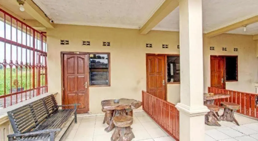 OYO 91353 Hotel Surya Andesa