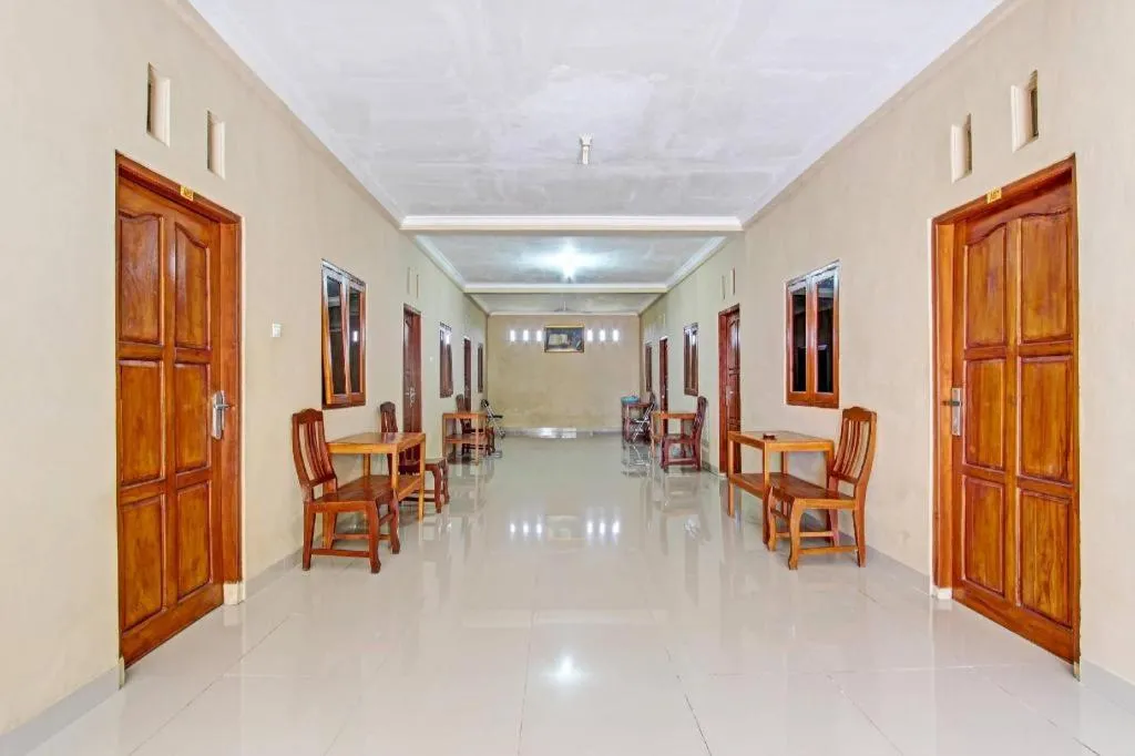 OYO 91353 Hotel Surya Andesa