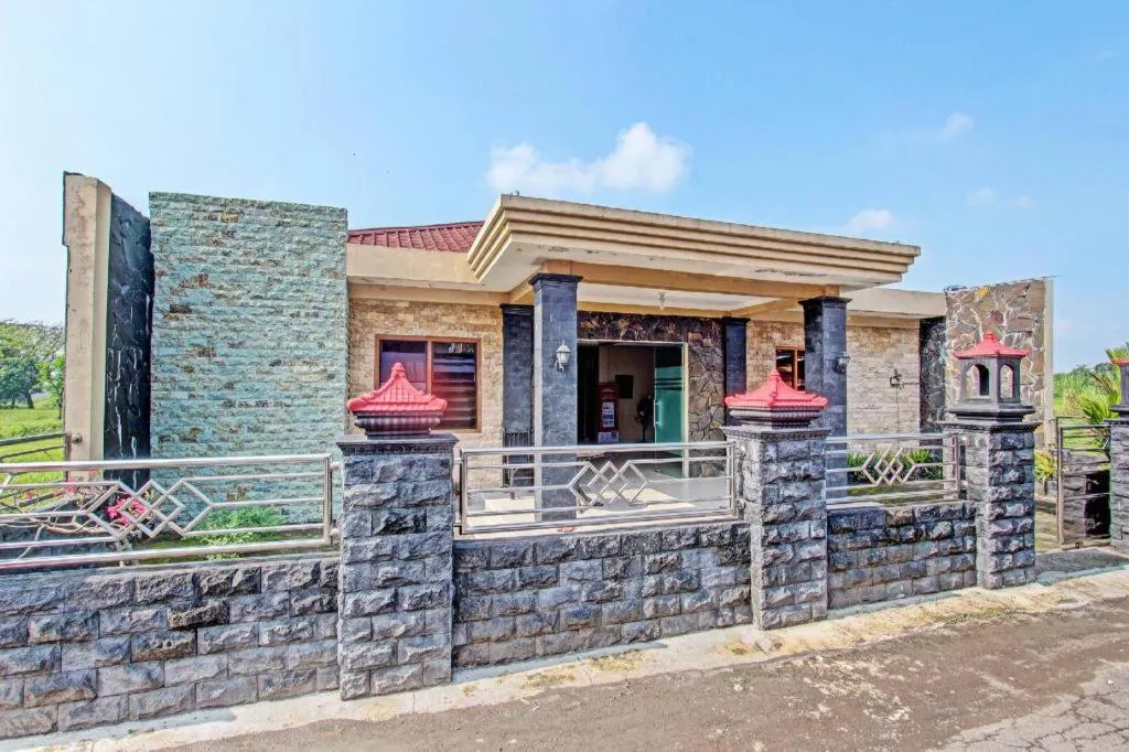 OYO 91353 Hotel Surya Andesa