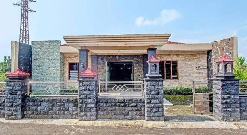 OYO 91353 Hotel Surya Andesa