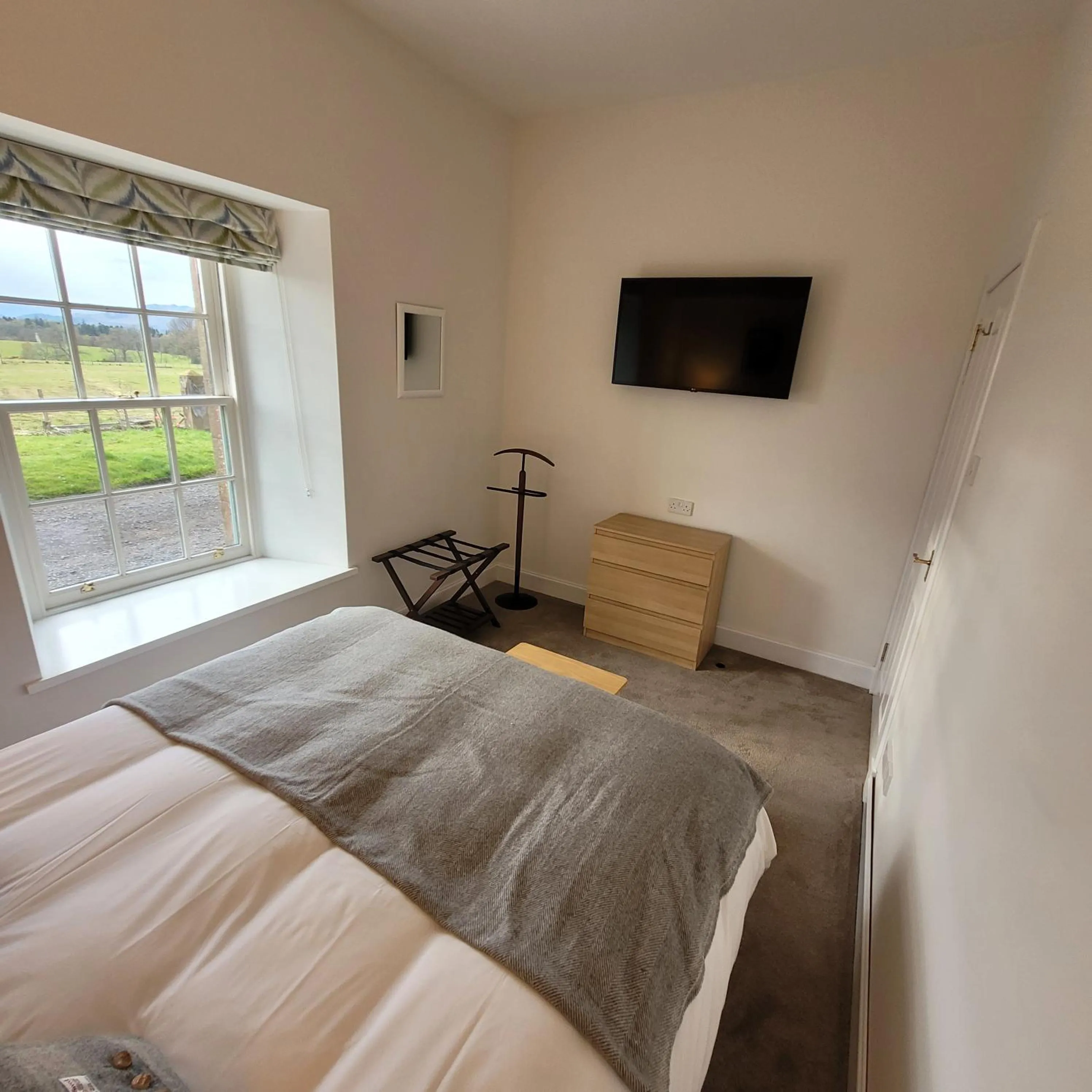 Bed in Loch Lomond Finnich Cottages