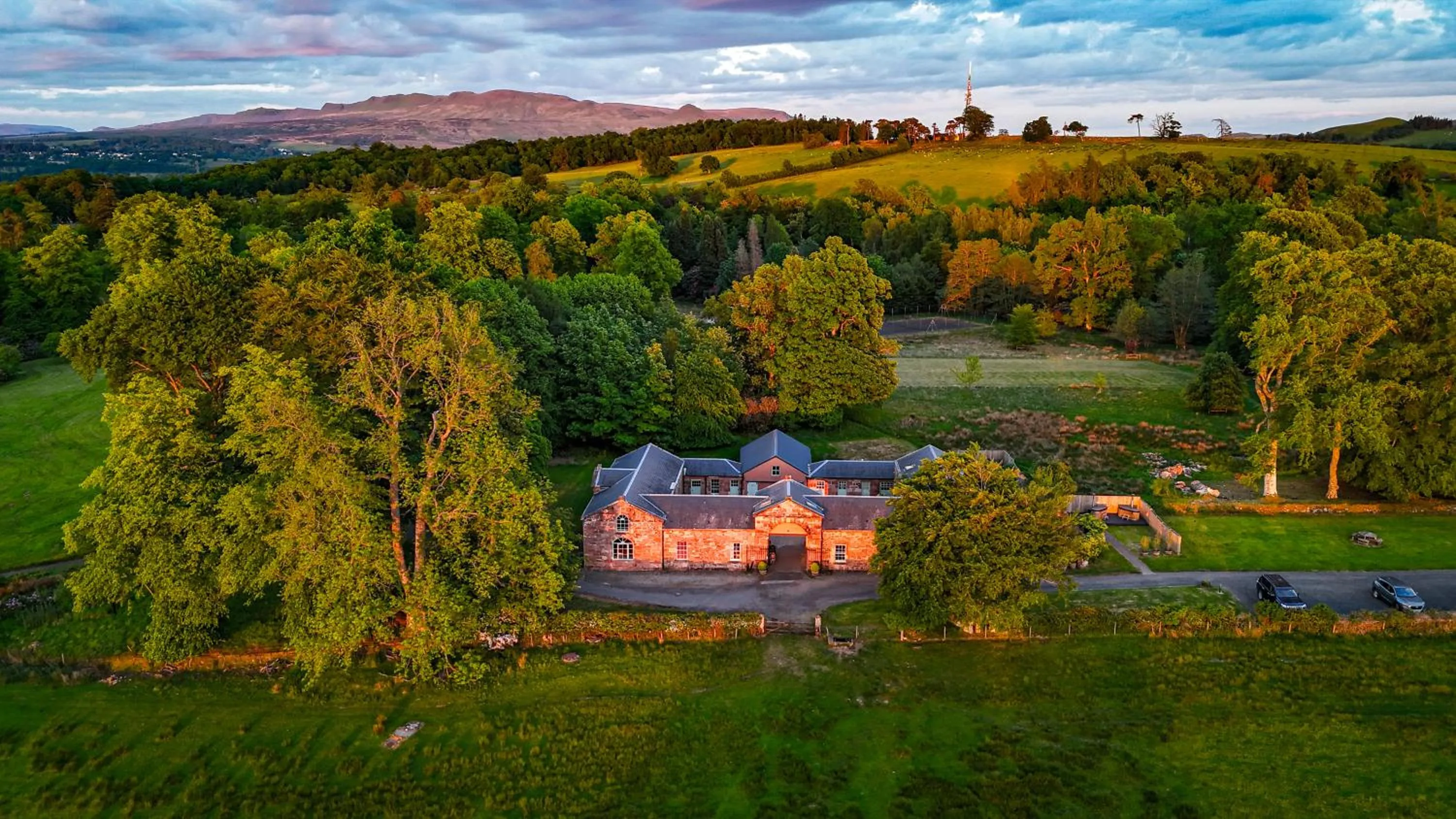 Natural landscape in Loch Lomond Finnich Cottages