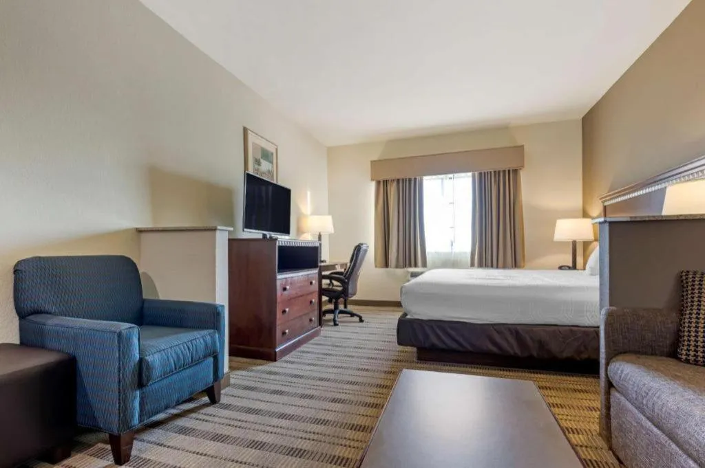 Bed in Best Western La Grange Inn & Suites