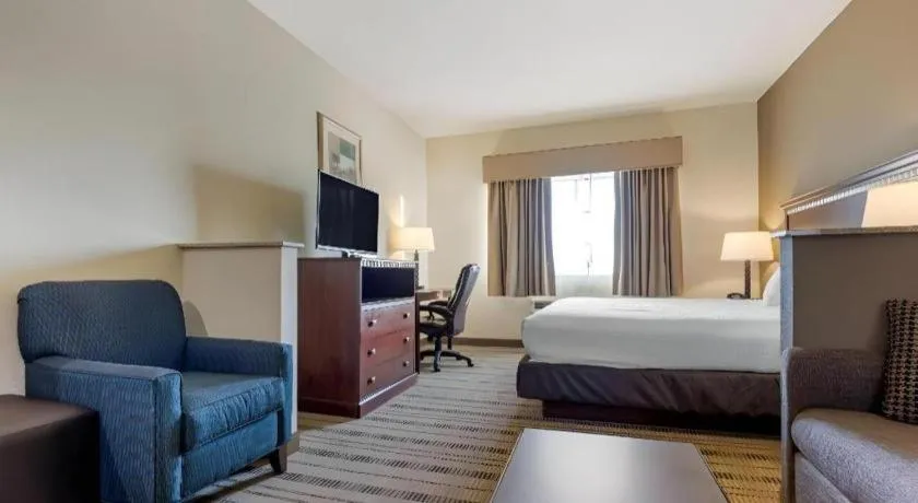 Bed in Best Western La Grange Inn & Suites