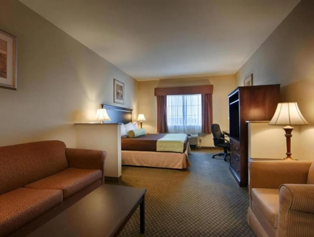 Bed in Best Western La Grange Inn & Suites