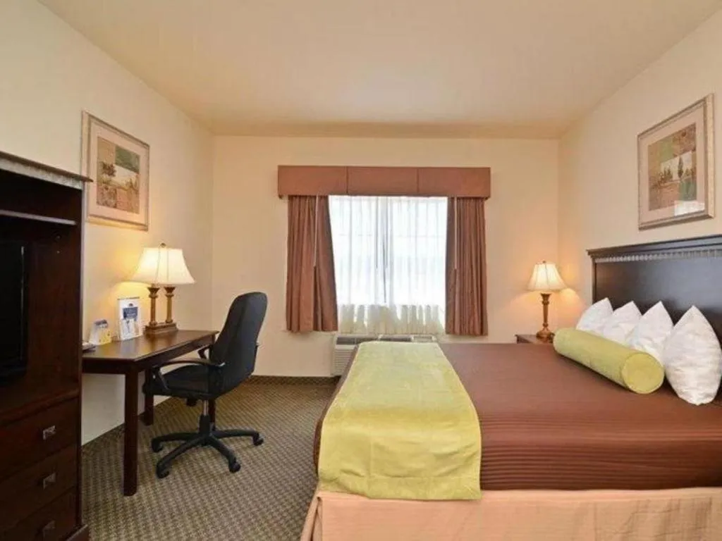 Bed in Best Western La Grange Inn & Suites