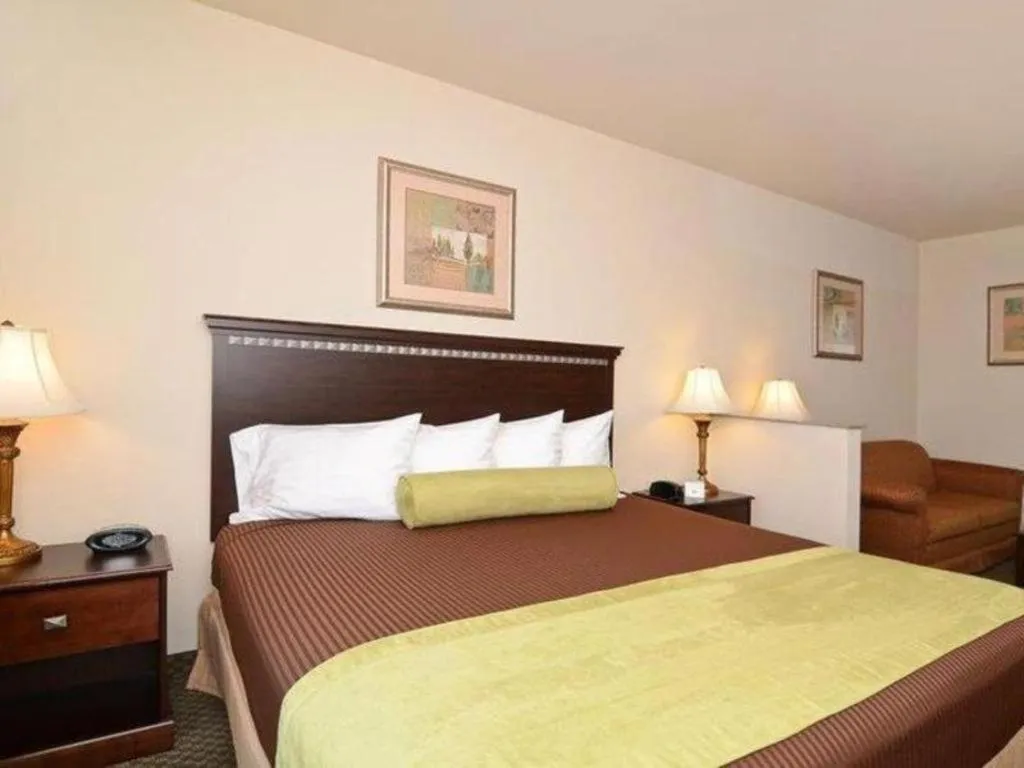 Bed in Best Western La Grange Inn & Suites