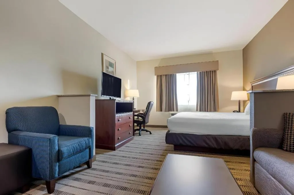 Bed in Best Western La Grange Inn & Suites