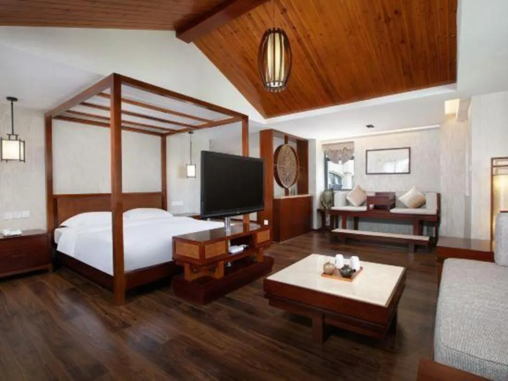 Bed in Ramada Encore by Wyndham Qionghai Downtown