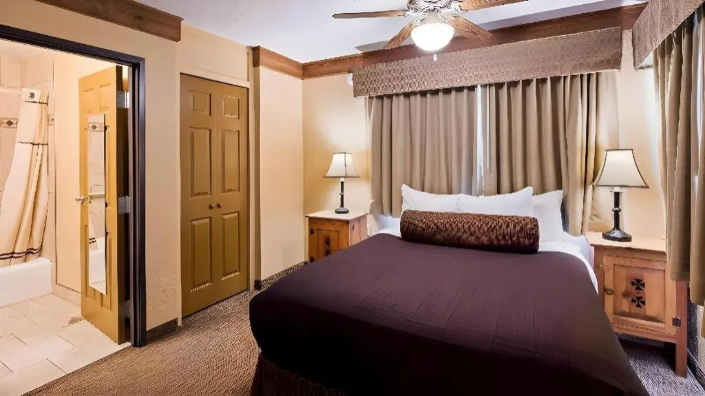 Bed in Best Western Rivers Edge
