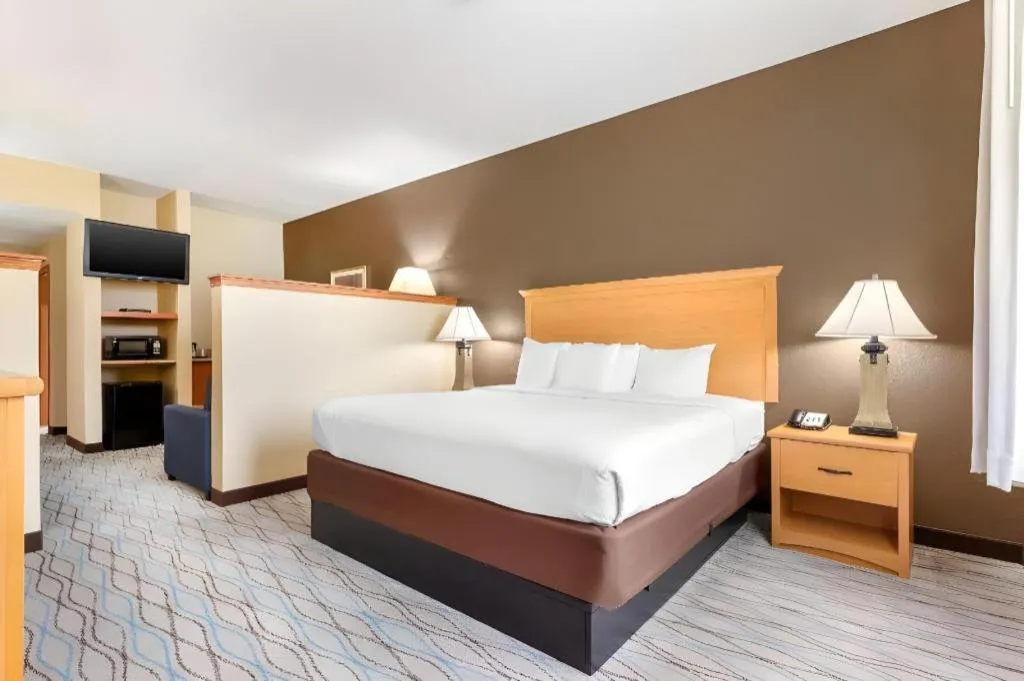 Bed in Best Western Locust Grove Inn & Suites