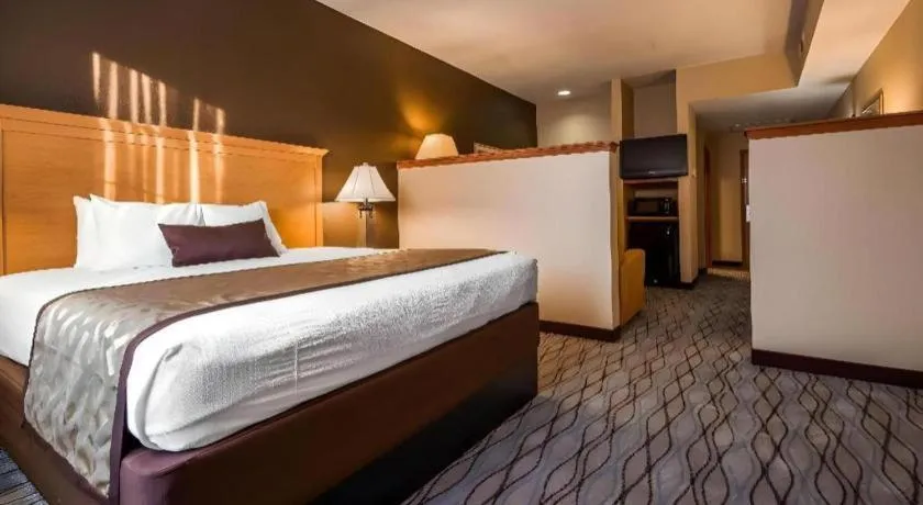 Bed in Best Western Locust Grove Inn & Suites