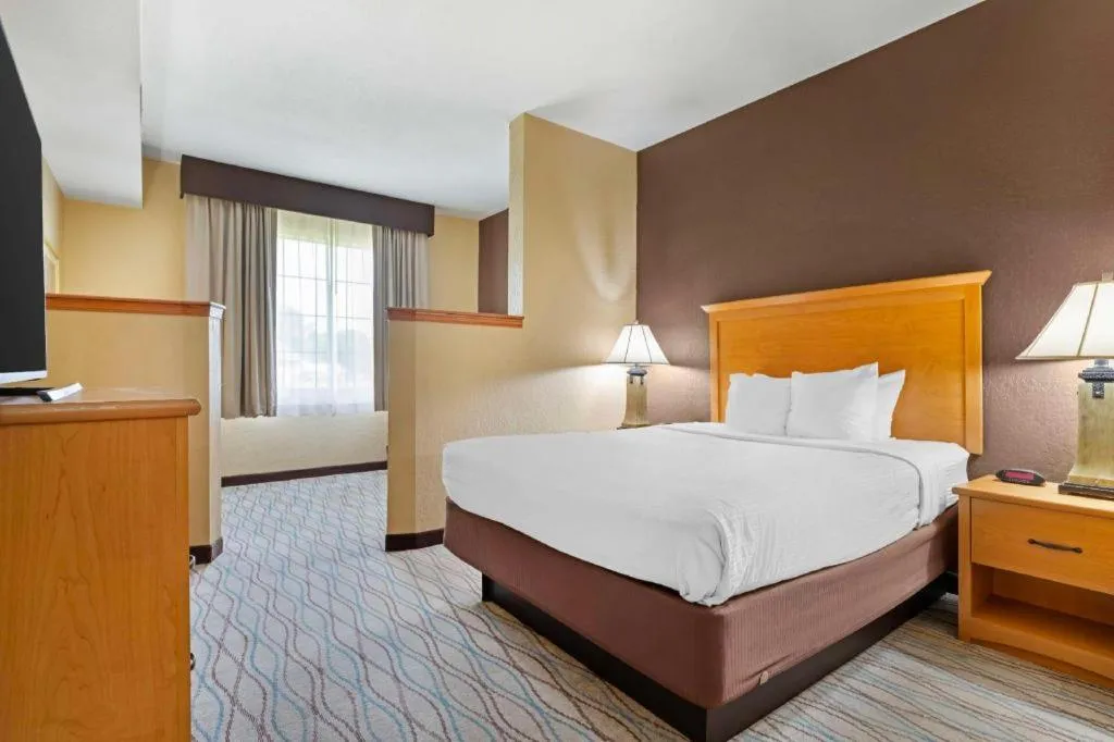 Bed in Best Western Locust Grove Inn & Suites