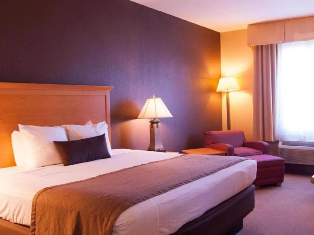 Bed in Best Western Locust Grove Inn & Suites