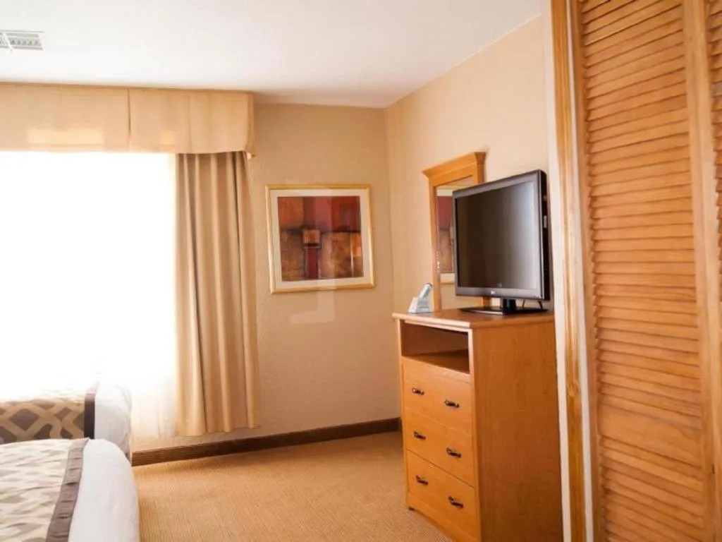 Bed in Best Western Locust Grove Inn & Suites